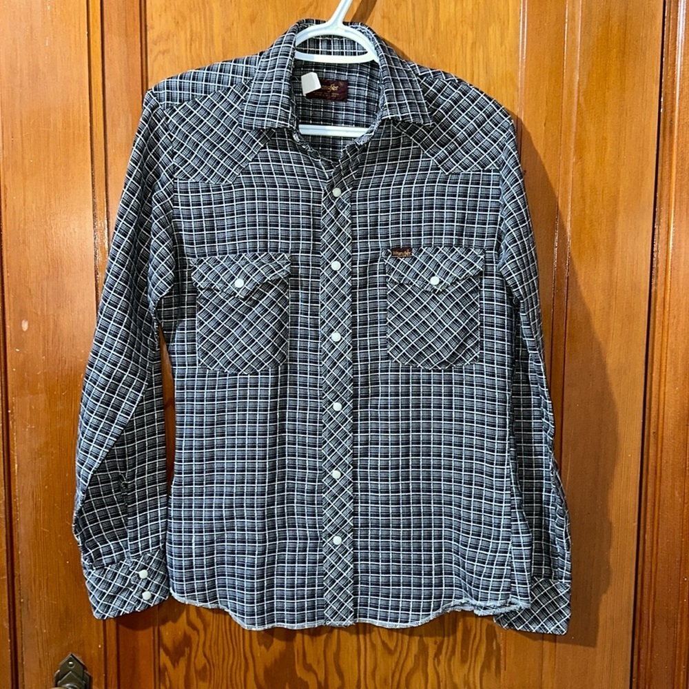 Wrangler men’s button-down shirt size small